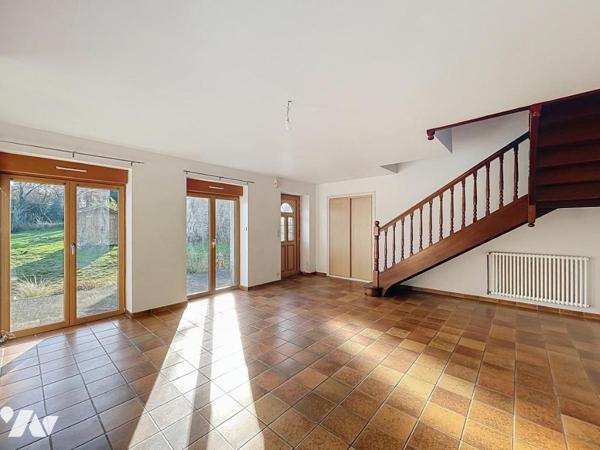 Jolie Maison en pierres rénovée et divers bâtisses en pierres