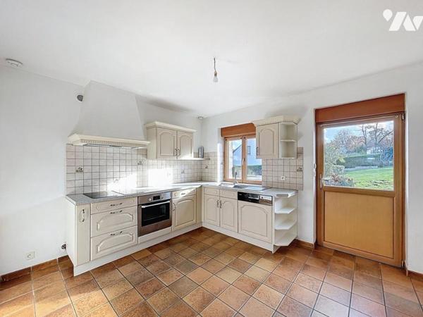 Jolie Maison en pierres rénovée et divers bâtisses en pierres