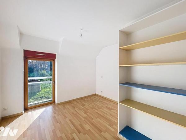 Jolie Maison en pierres rénovée et divers bâtisses en pierres