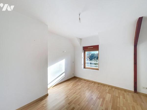 Jolie Maison en pierres rénovée et divers bâtisses en pierres