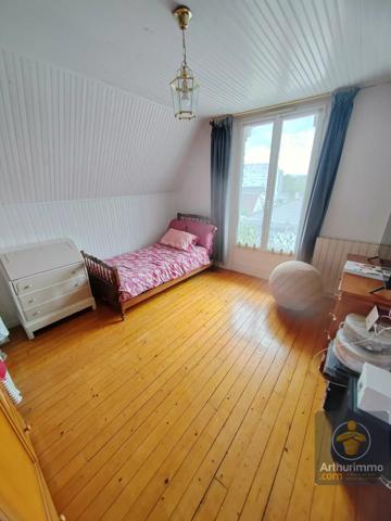 Vente                                                      Maison
                        
                     7 pièces                      125 m2                     à Chelles