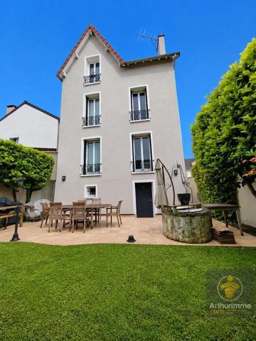 Vente                                                      Maison
                        
                     7 pièces                      125 m2                     à Chelles