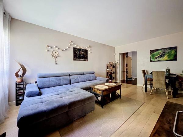 Vente                                                      Appartement
                        
                     3 pièces                      71 m2                     à Boissy-Saint-Léger