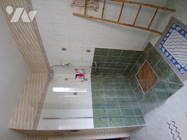 UNE MAISON D'HABITATION