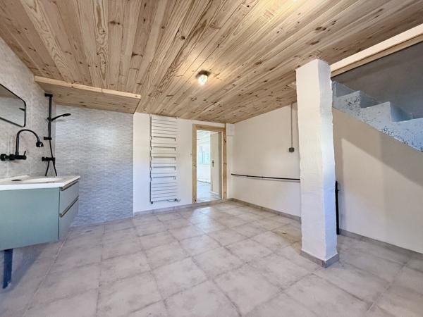 Superbe Maison Plain Pied 140m2 Rénovée à Neuf avec Jardin et au CALM