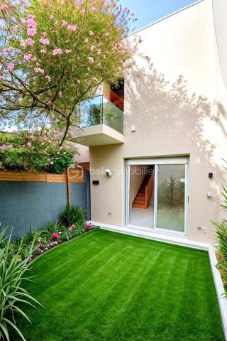 "EXCLUSIVITE" Maison T3 avec jardinet exposé Ouest et parking – Quartier de la Chambrerie

Au calme, dans un quartier agréable à proximité immédiate du stade de la Chambrerie, des commerces, des écoles et des transports, venez découvrir cette maison T3 de 66,85 m² offrant un beau potentiel.

Au rez-de-chaussée, vous découvrirez une entrée avec WC ouvrant sur une agréable pièce de vie avec cuisine ouverte de 30m2, lumineuse et conviviale, prolongée par un jardin privatif de 30 m² exposé Ouest, idéal pour profiter des belles soirées en extérieur.

À l'étage, un dégagement dessert deux belles chambres avec placards, chacune bénéficiant d'un petit balcon, une salle d'eau et un second WC.

À l'extérieur, une remise indépendante offre un espace de stockage particulièrement pratique pour les vélos, les outils de jardin ou le mobilier d'extérieur.

Le bien dispose également d'une place de stationnement privative avec la possibilité d'une seconde.

Des travaux de rafraîchissement sont à prévoir (sols, murs et plafonds), offrant l'opportunité de personnaliser cette maison selon vos goûts.

Les + du bien :

- Quartier calme et recherché
- Pièce de vie avec cuisine ouverte
- Jardin privatif de **30 m² exposé Ouest**
- Deux chambres avec balcon
- Deux WC
- Remise indépendante de stockage
- Place de parking privative
- Possibilité d'une seconde place de stationnement
- Proximité des écoles, commerces, transports et équipements sportifs
- Syndic bénévole avec très faibles charges de copropriété
- Idéal premier achat ou investissement locatif

Une belle opportunité d'acquérir une maison fonctionnelle avec extérieur, dans un environnement recherché, et de la rénover à votre image.
