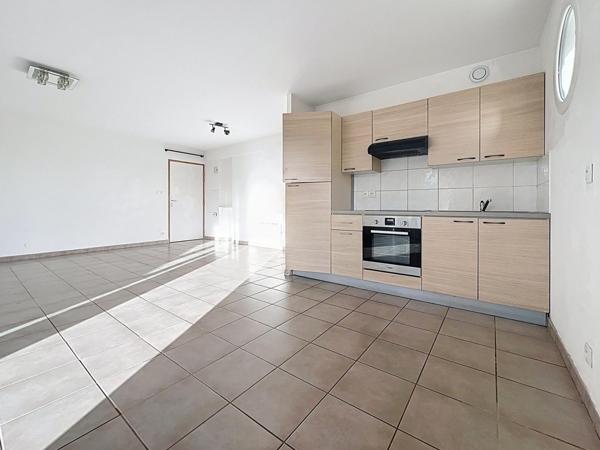 A VENDRE - GEANT - APPARTEMENT T3 - 72 M2 - PARKING - TERRASSE - 2 CHAMBRES