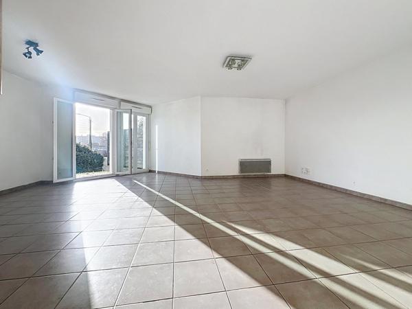 A VENDRE - GEANT - APPARTEMENT T3 - 72 M2 - PARKING - TERRASSE - 2 CHAMBRES