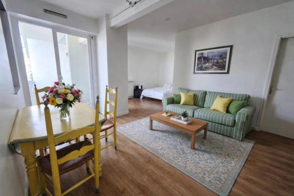 GRAND STUDIO MEUBLÉ AVEC BALCON, LOCATION MOBILITÉ 10 MOIS – PARIS 15ᵉ
