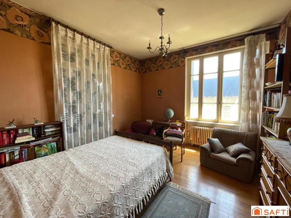 Appartements de 210 m2 avec terrain au cœur de Montbazens