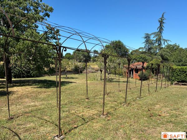 Appartements de 210 m2 avec terrain au cœur de Montbazens