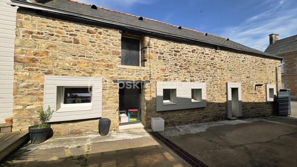 Il y a des maisons qui ne se visitent pas… elles se ressentent.
À Dompierre du Chemin, cette maison d’environ 210 m² entièrement rénovée avec goût allie le charme de l’ancien et le confort d’aujourd’hui, dans une ambiance lumineuse et chaleureuse.

Elle offre une belle pièce de vie de plus de 57 m² avec cuisine ouverte, aménagée et équipée (plaque, hotte, lave-vaisselle, four).
Le rez-de-chaussée permet une vraie vie de plain-pied avec une suite parentale et sa salle d’eau. De l’autre côté, une pièce actuellement aménagée en salle de jeux et  une grande salle vidéo de plus de 43 m² équipée d'un poêle à granules complète l’ensemble.

À l’étage, vous découvrirez trois chambres, une salle de bains et un espace bureau ouvert. Un second escalier mène à une autre partie comprenant une chambre d’ami ou bureau ainsi qu’un grenier aménageable d’environ 58 m².

À l’extérieur, le jardin à l’abri des regards permet de profiter pleinement des beaux jours. Une terrasse prolonge la maison, et les dépendances, dont un atelier, offrent de nombreuses possibilités : stockage, activité ou projet locatif.

Maison avec fort potentiel, possibilité de division.