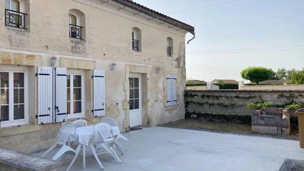 Maison de 187 m² offrant 4 chambres avec piscine
