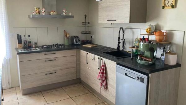 Maison de 187 m² offrant 4 chambres avec piscine