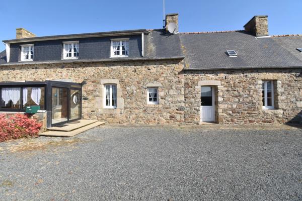 Maison en pierre avec grand terrain