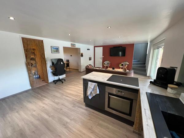 VILLA TRADITIONNELLE RENOVEE SUR 2 NIVEAUX AVEC PISCINE