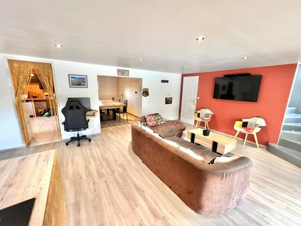 VILLA TRADITIONNELLE RENOVEE SUR 2 NIVEAUX AVEC PISCINE