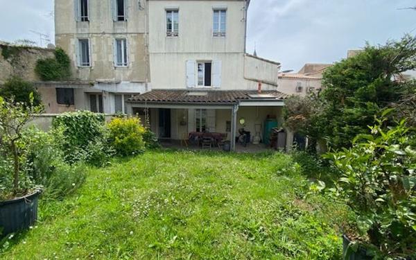 Maison à vendre    9 pièces • 235,61 m2 Saujon