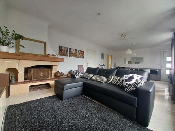 33560 SAINTE EULALIE - Maison 6 pièces 190 m² A VENDRE.