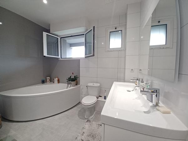 33560 SAINTE EULALIE - Maison 6 pièces 190 m² A VENDRE.