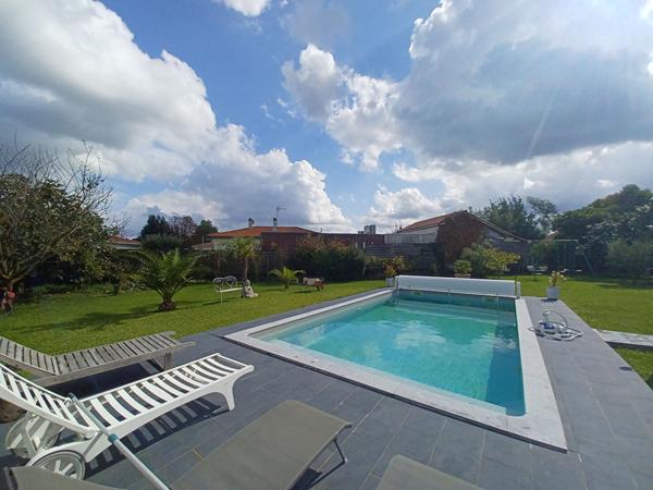 33560 SAINTE EULALIE - Maison 6 pièces 190 m² A VENDRE.