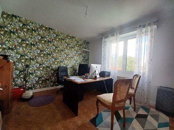 33560 SAINTE EULALIE - Maison 6 pièces 190 m² A VENDRE.