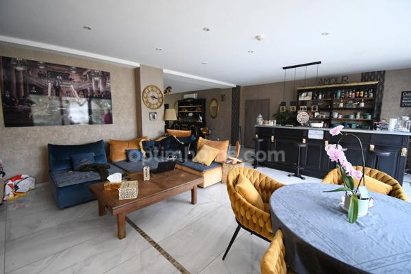 RARE OPPORTUNITÉ IMMOBILIÈRE À LONGUYON – ENSEMBLE DE 1 400 m² SUR PARC ARBORÉ DE 27 ARES ENVIRON