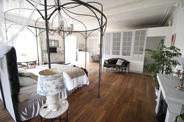 RARE OPPORTUNITÉ IMMOBILIÈRE À LONGUYON – ENSEMBLE DE 1 400 m² SUR PARC ARBORÉ DE 27 ARES ENVIRON