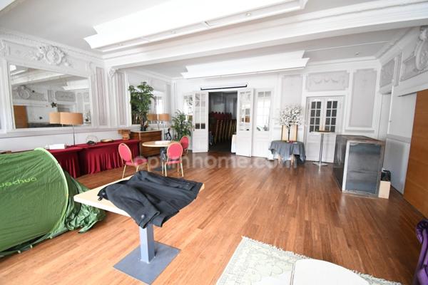 RARE OPPORTUNITÉ IMMOBILIÈRE À LONGUYON – ENSEMBLE DE 1 400 m² SUR PARC ARBORÉ DE 27 ARES ENVIRON