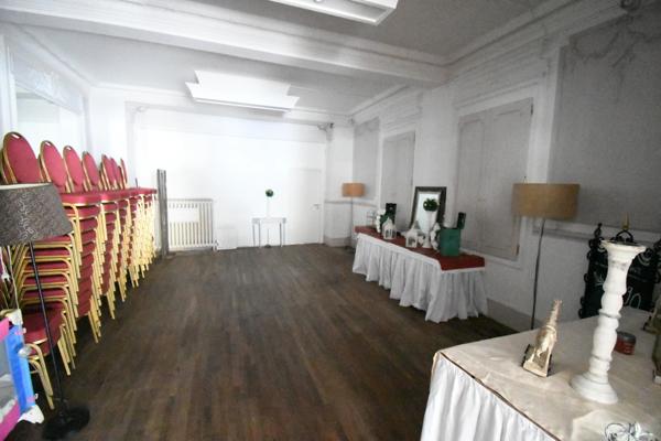 RARE OPPORTUNITÉ IMMOBILIÈRE À LONGUYON – ENSEMBLE DE 1 400 m² SUR PARC ARBORÉ DE 27 ARES ENVIRON