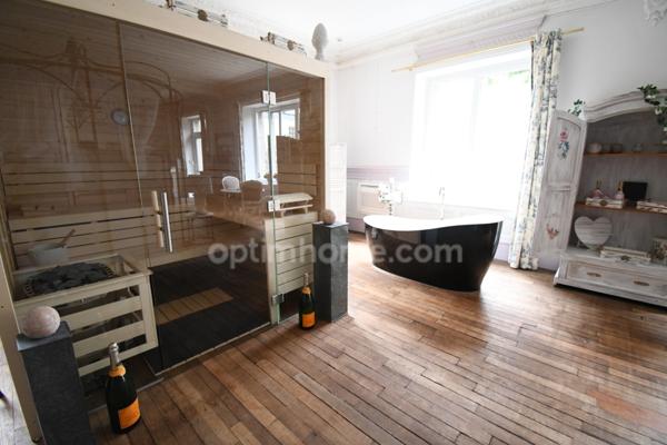 RARE OPPORTUNITÉ IMMOBILIÈRE À LONGUYON – ENSEMBLE DE 1 400 m² SUR PARC ARBORÉ DE 27 ARES ENVIRON