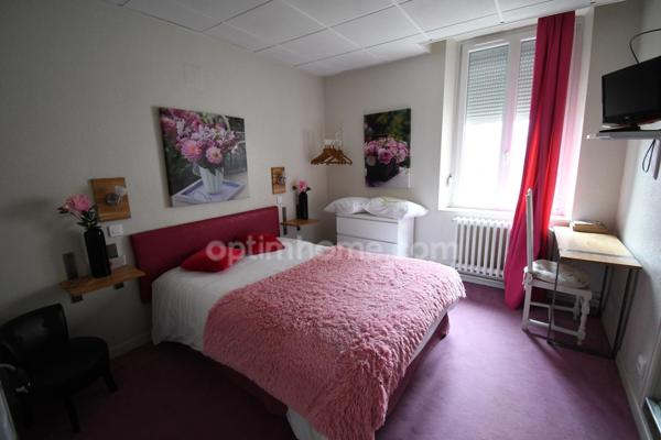 RARE OPPORTUNITÉ IMMOBILIÈRE À LONGUYON – ENSEMBLE DE 1 400 m² SUR PARC ARBORÉ DE 27 ARES ENVIRON