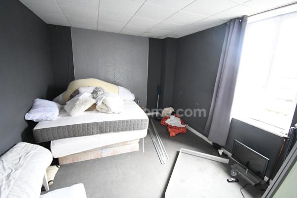 RARE OPPORTUNITÉ IMMOBILIÈRE À LONGUYON – ENSEMBLE DE 1 400 m² SUR PARC ARBORÉ DE 27 ARES ENVIRON