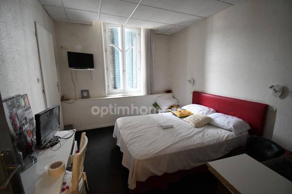 RARE OPPORTUNITÉ IMMOBILIÈRE À LONGUYON – ENSEMBLE DE 1 400 m² SUR PARC ARBORÉ DE 27 ARES ENVIRON