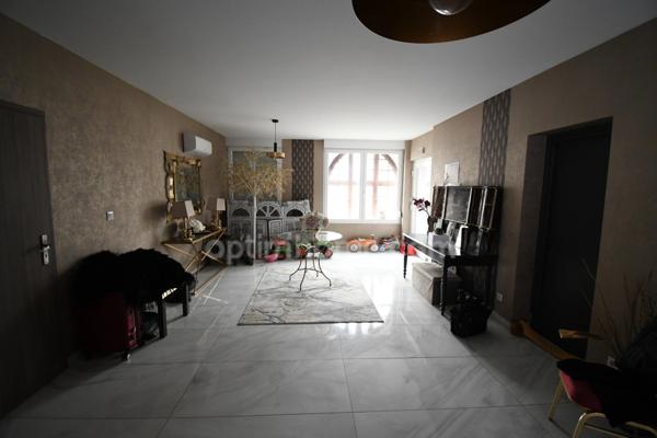 RARE OPPORTUNITÉ IMMOBILIÈRE À LONGUYON – ENSEMBLE DE 1 400 m² SUR PARC ARBORÉ DE 27 ARES ENVIRON