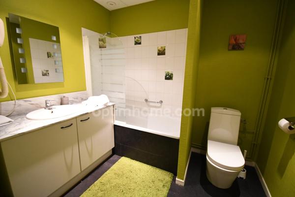 RARE OPPORTUNITÉ IMMOBILIÈRE À LONGUYON – ENSEMBLE DE 1 400 m² SUR PARC ARBORÉ DE 27 ARES ENVIRON