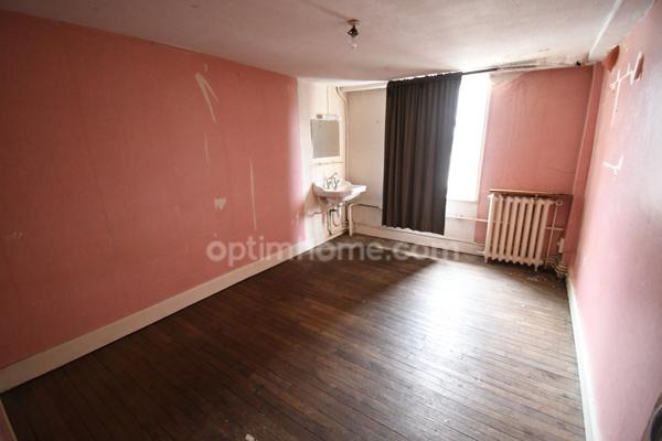 RARE OPPORTUNITÉ IMMOBILIÈRE À LONGUYON – ENSEMBLE DE 1 400 m² SUR PARC ARBORÉ DE 27 ARES ENVIRON