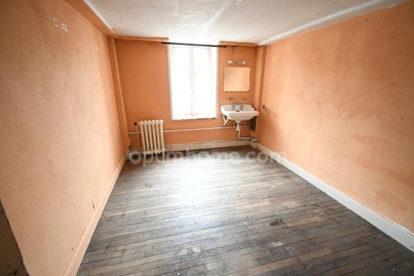 RARE OPPORTUNITÉ IMMOBILIÈRE À LONGUYON – ENSEMBLE DE 1 400 m² SUR PARC ARBORÉ DE 27 ARES ENVIRON