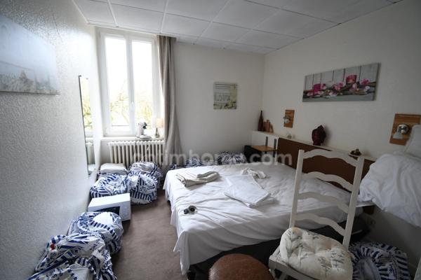 RARE OPPORTUNITÉ IMMOBILIÈRE À LONGUYON – ENSEMBLE DE 1 400 m² SUR PARC ARBORÉ DE 27 ARES ENVIRON