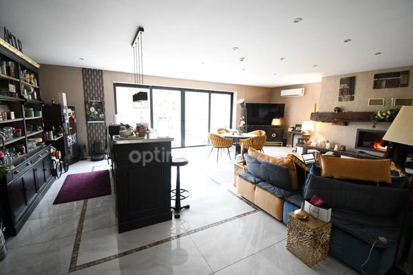 RARE OPPORTUNITÉ IMMOBILIÈRE À LONGUYON – ENSEMBLE DE 1 400 m² SUR PARC ARBORÉ DE 27 ARES ENVIRON