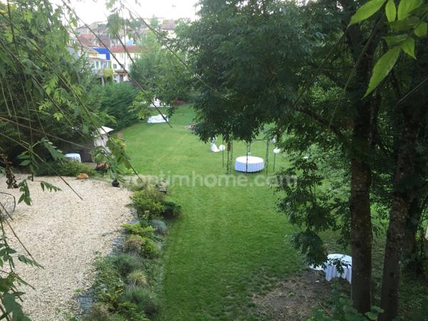 RARE OPPORTUNITÉ IMMOBILIÈRE À LONGUYON – ENSEMBLE DE 1 400 m² SUR PARC ARBORÉ DE 27 ARES ENVIRON