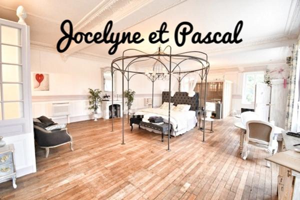 RARE OPPORTUNITÉ IMMOBILIÈRE À LONGUYON – ENSEMBLE DE 1 400 m² SUR PARC ARBORÉ DE 27 ARES ENVIRON