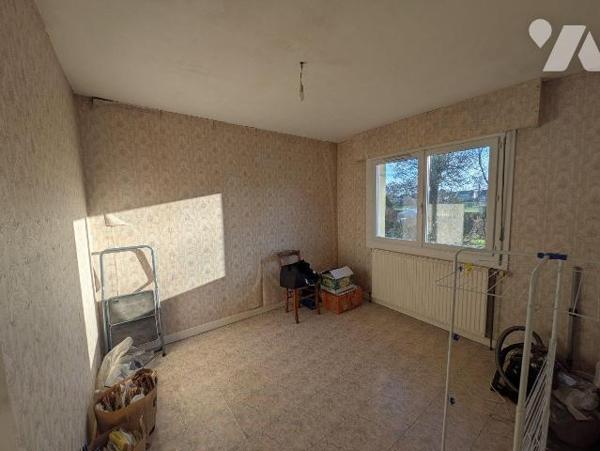 Exclusivité. Très bon emplacement pour ce pavillon de plain-pied à 150m de la place  et des com...