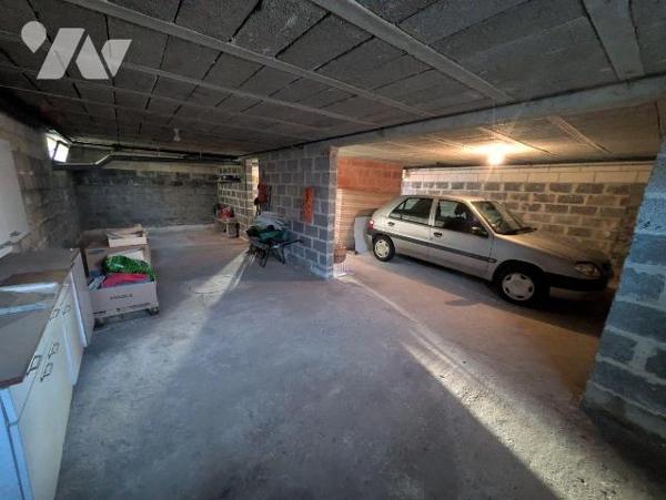 Exclusivité. Très bon emplacement pour ce pavillon de plain-pied à 150m de la place  et des com...