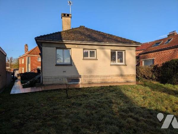 Exclusivité. Très bon emplacement pour ce pavillon de plain-pied à 150m de la place  et des com...