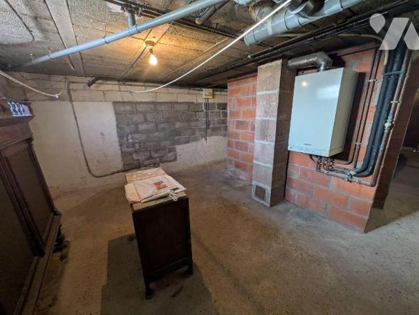 Exclusivité. Très bon emplacement pour ce pavillon de plain-pied à 150m de la place  et des com...