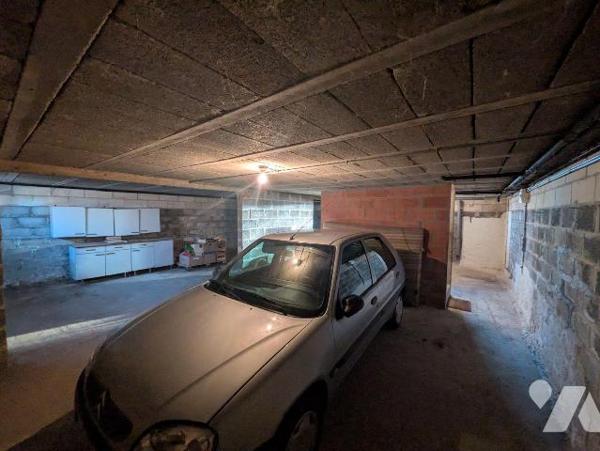 Exclusivité. Très bon emplacement pour ce pavillon de plain-pied à 150m de la place  et des com...