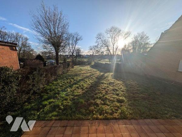 Exclusivité. Très bon emplacement pour ce pavillon de plain-pied à 150m de la place  et des com...