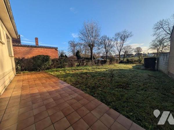 Exclusivité. Très bon emplacement pour ce pavillon de plain-pied à 150m de la place  et des com...