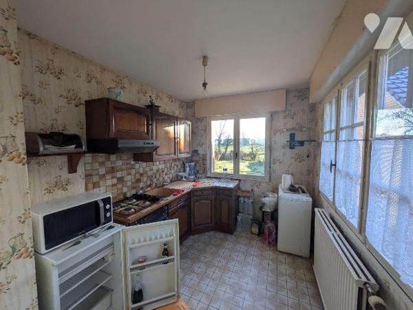 Exclusivité. Très bon emplacement pour ce pavillon de plain-pied à 150m de la place  et des com...